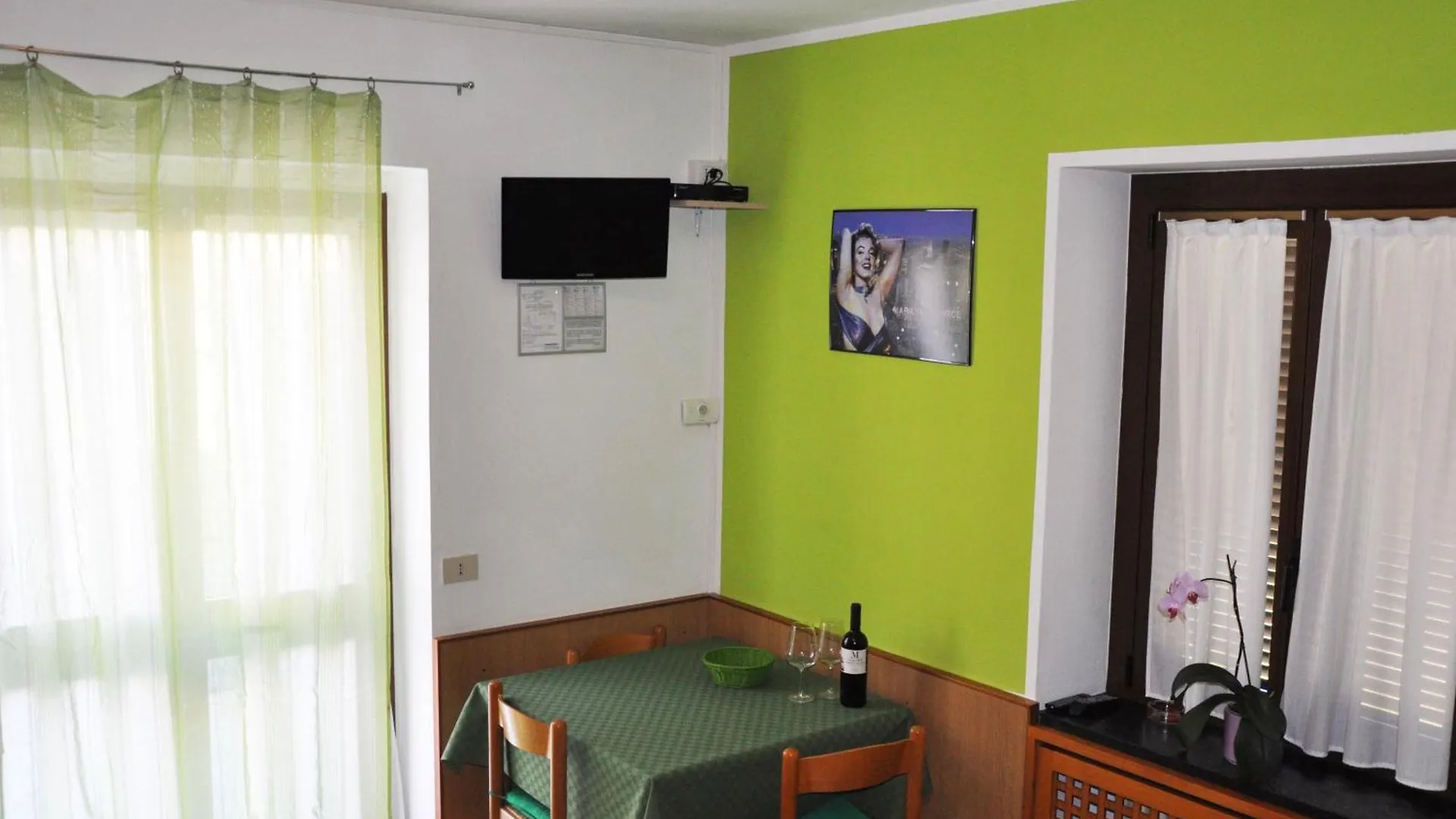 North Wind Camping & Apartment Domaso